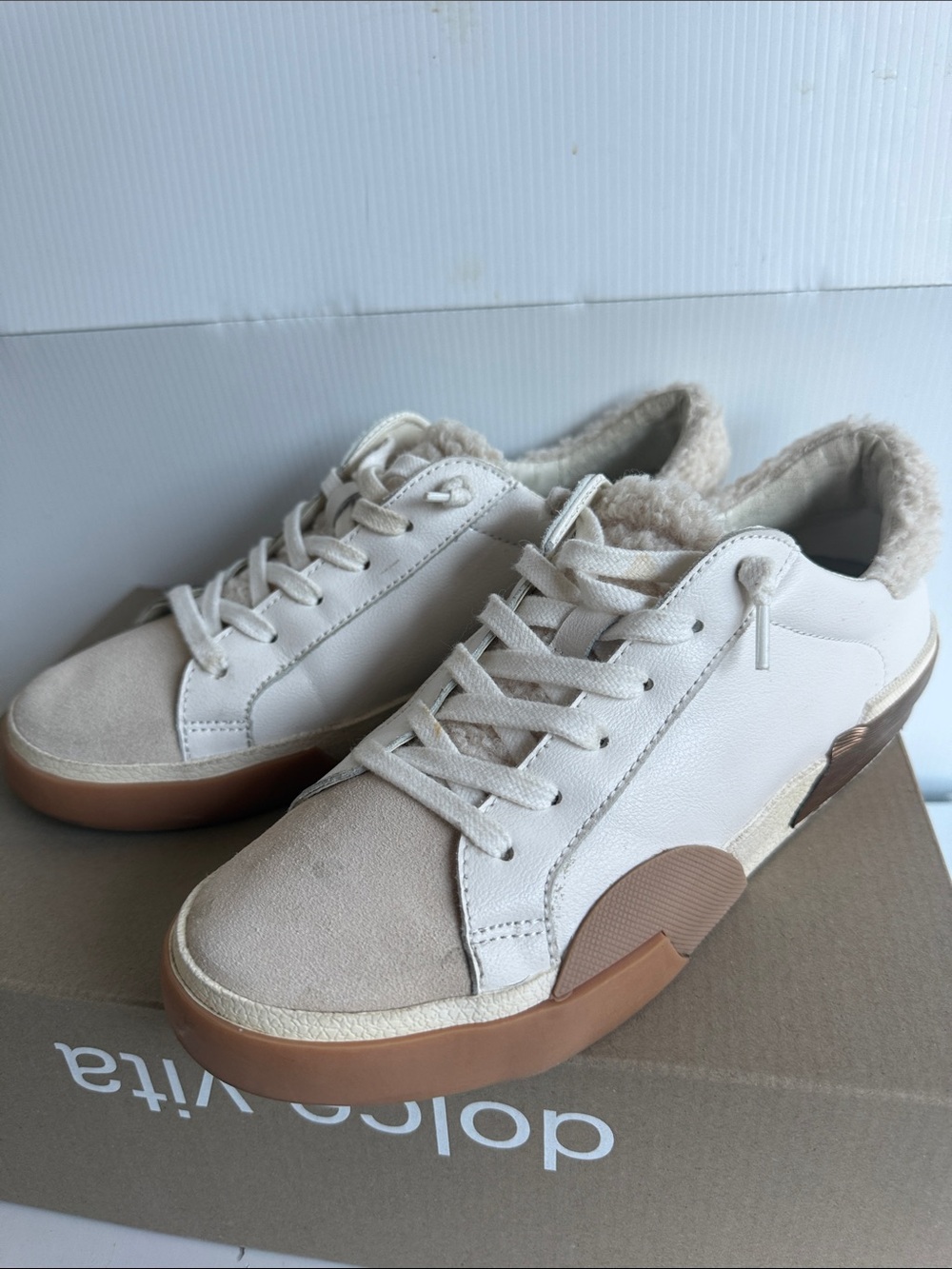 Dolce Vita Zina Plush Leather Sneaker Size 8 White Tan Gold Shoes Great Conditio